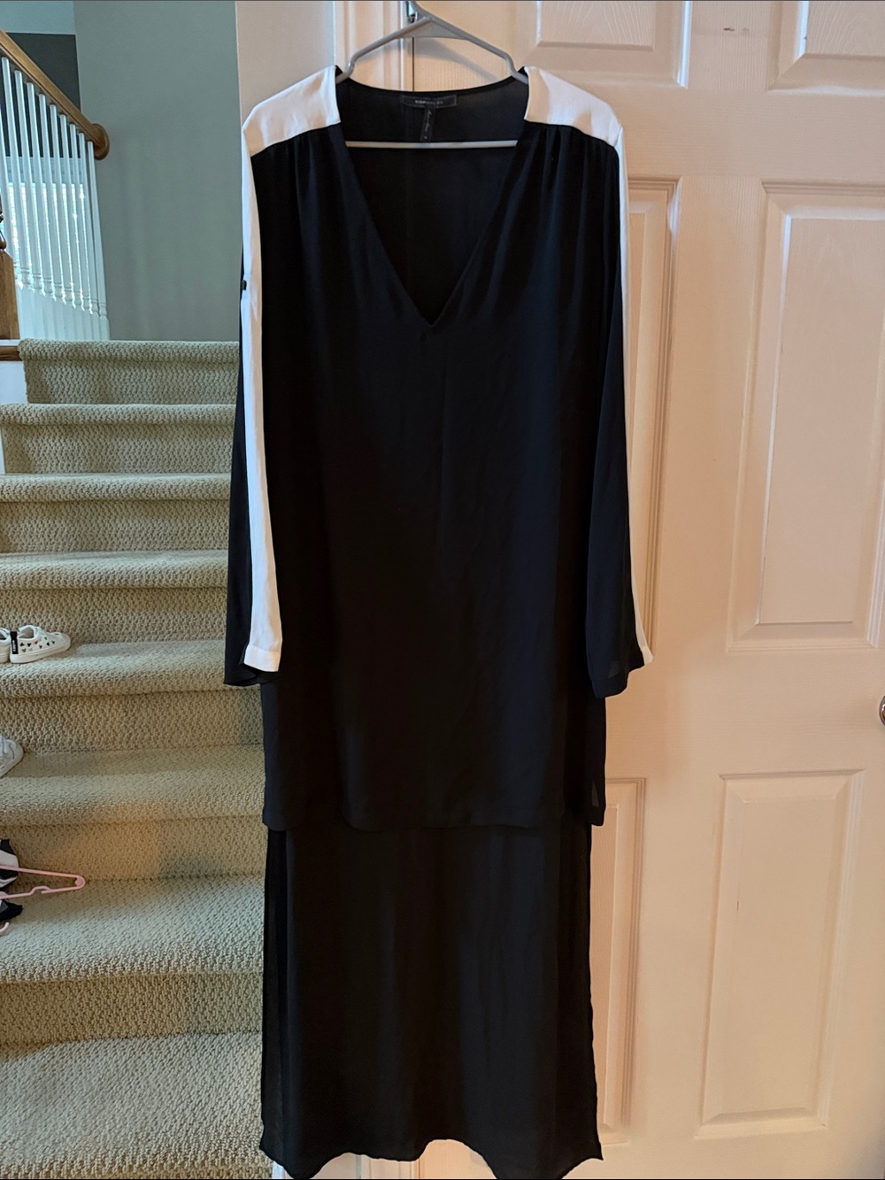 BCBG MAXAZRIA Black & White Long Sleeve V-Neck Dress
